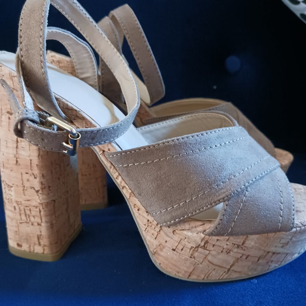 Platform Sandals - Picture 2 of 4
